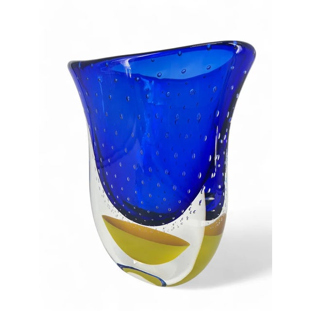 Murano glass vase made with the "sommerso" technique and enriched by the "sommerso balloton" process. Thanks to the...