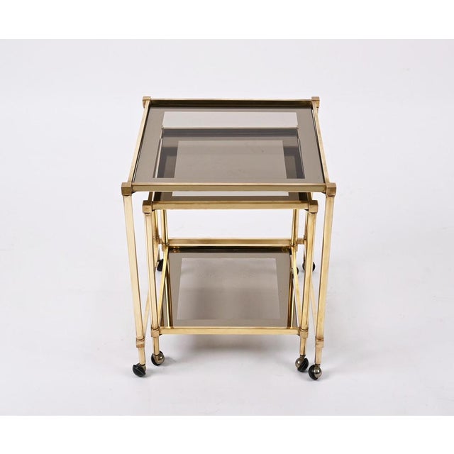 Brass Mirrored Border Nesting Tables with Glass Top from Maison Jansen, 1970s, Set of 2 For Sale - Image 4 of 18