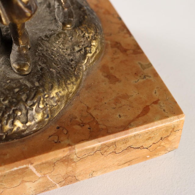 Figure of Carabinieri Couple in the Storm in Bronze For Sale - Image 6 of 9