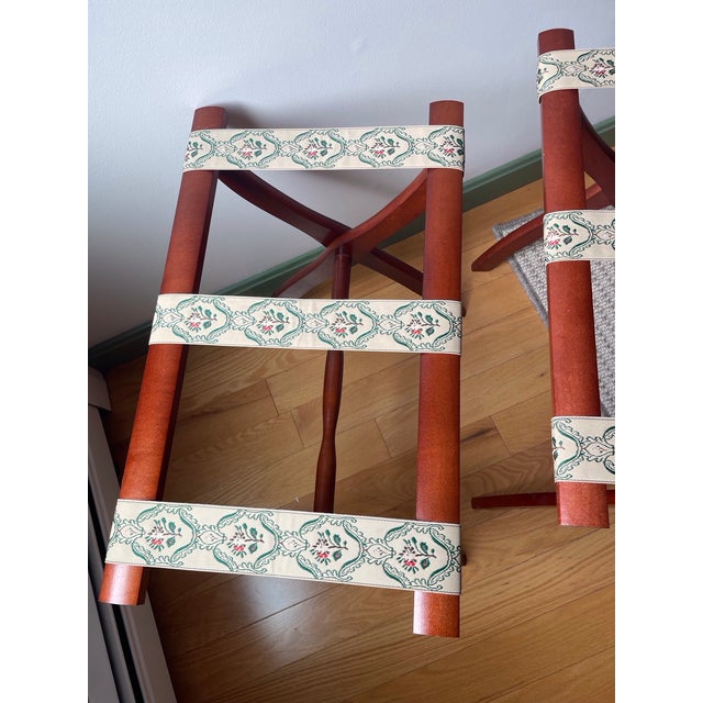 Brown Vintage Mid-Century Scheibe Boston Folding Luggage Racks With Floral Tapestry – Pair For Sale - Image 8 of 12