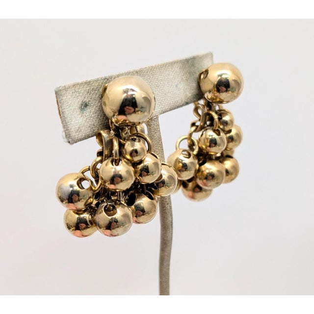 Vintage 1960s Signed Napier Goldtone Machined Balls Drop Clip Earrings-2 Pieces For Sale In Philadelphia - Image 6 of 8