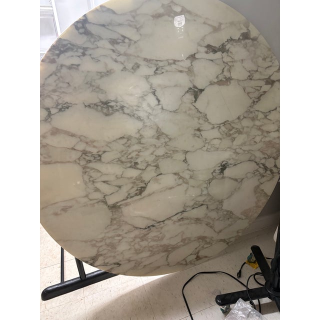 Knoll 1990s Saarinen Tulip Table Dining Set With Tulip Chairs, Designed by Eero Saarinen for Knoll. For Sale - Image 4 of 6