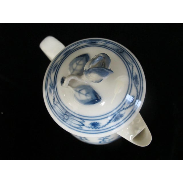 Meissen Porcelain Blue Onion Rose Bud Finial Ornate Handle 10" Coffee Pot For Sale In Portland, OR - Image 6 of 11