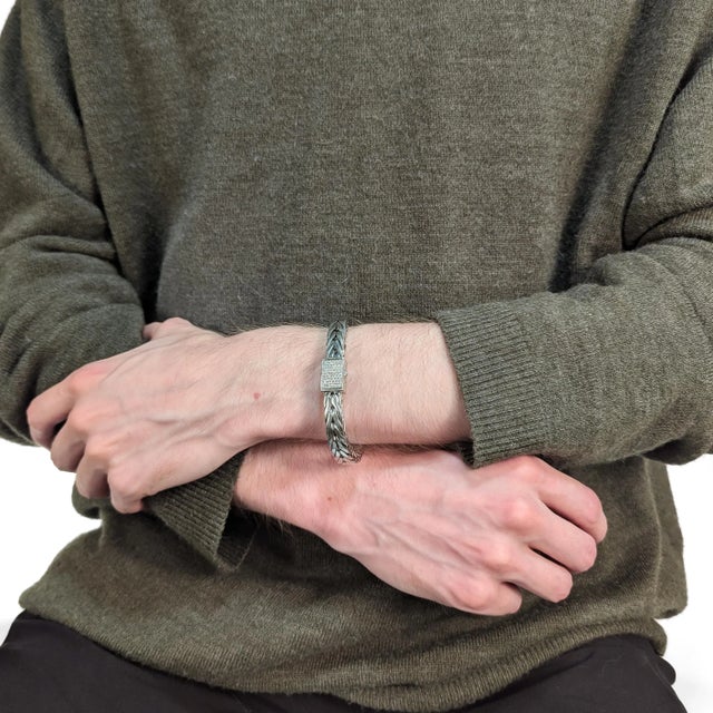 A fine signed silver bracelet. By John Hardy. In sterling silver. From the 'Icon' series. Simply a wonderful signed John...