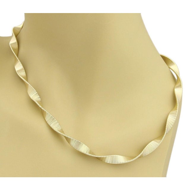 The Wide Fancy Twisted 14k Yellow Gold Necklace is a vintage piece of fine jewelry that exudes sophistication and...