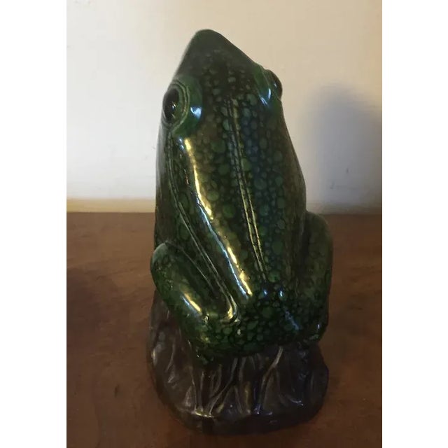 Antique 18th Century Chinese Porcelain Model of a Bull Frog Perched Atop a Lilly Pad For Sale - Image 11 of 13