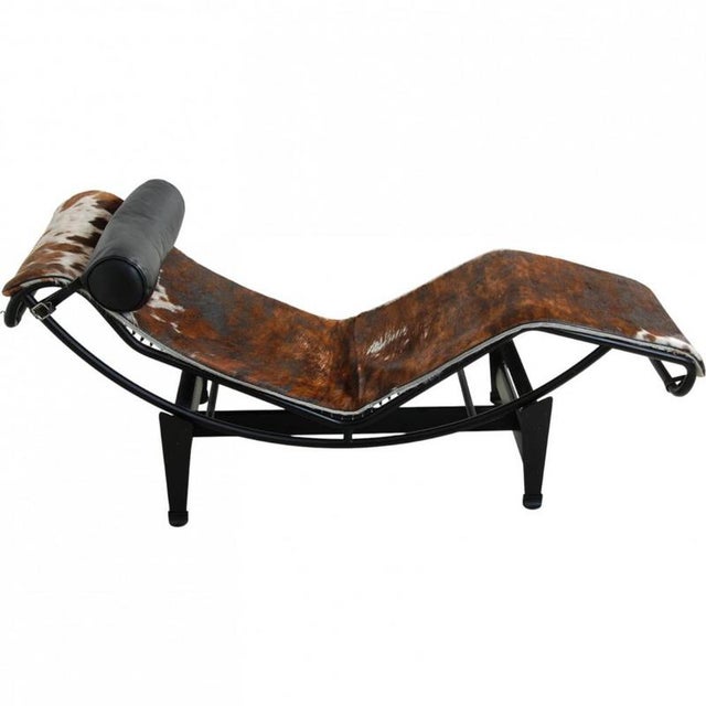 Le Corbusier LC4 chaise lounge upholstered in hairy skin and with a neck cushion in black leather. The chair is from the...