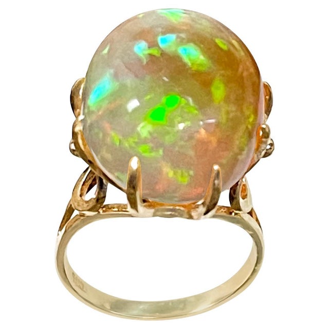 12 Carat Oval Shape Ethiopian Opal Cocktail Ring 14 Karat Yellow Gold For Sale - Image 15 of 18