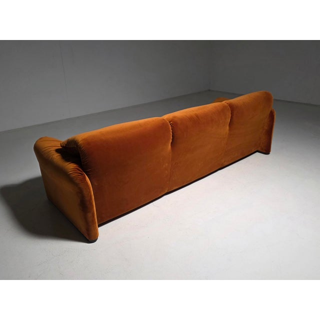Maralunga Sofa in Burned Orange Velvet by Vico Magistretti for Cassina, 1970s For Sale - Image 3 of 12