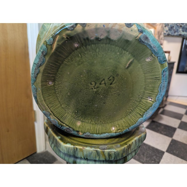 Vintage Urn on Pedestal For Sale In New York - Image 6 of 6