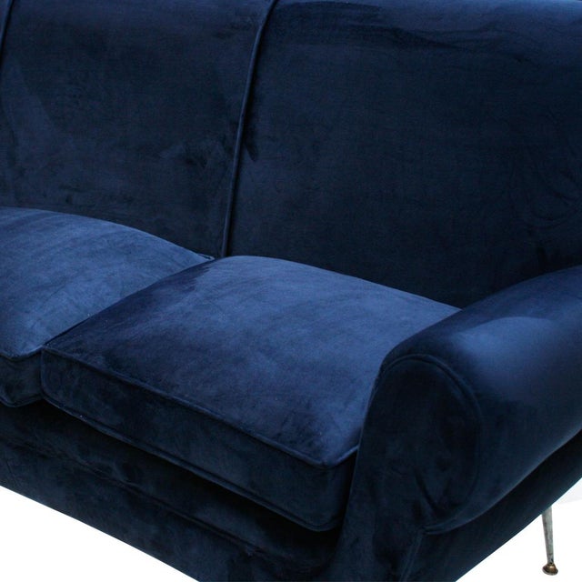 Textile Italian Curved Sofa in Navy Blue Cotton Velvet by Gigi Radice for Minotti, 1950s For Sale - Image 7 of 14