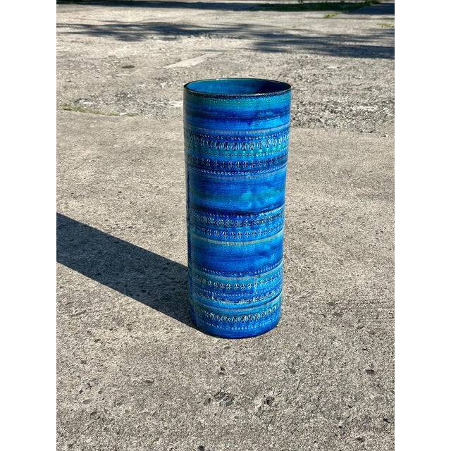 Cylindrical Ceramic Rimini Blue Vase from Bitossi, Italy 1960s For Sale - Image 18 of 18