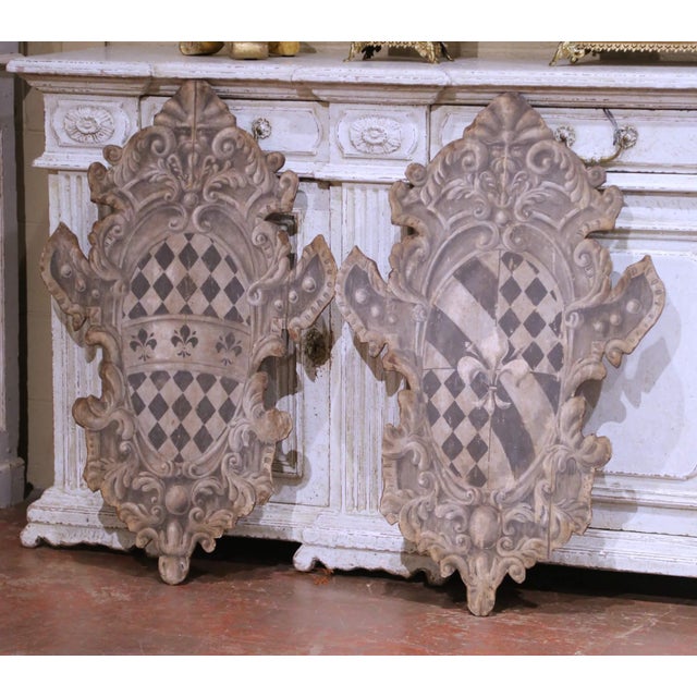 Early 20th Century Pair of Early 20th Century Italian Painted Wood Heraldic Shield Wall Panels For Sale - Image 5 of 10