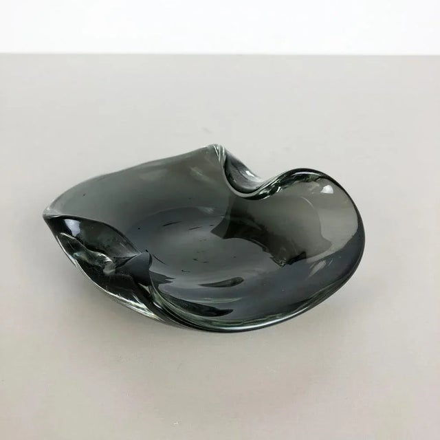 Murano glass shell element Design: Antonio da Ros Producer: Cenedese Vetri (marked underneath the bowl) Origin: Murano,...