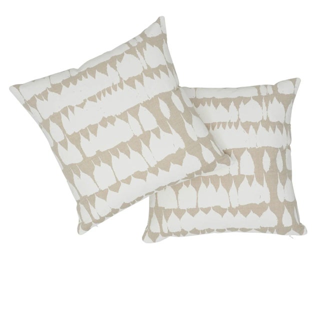 Mid-Century Modern Schumacher Queen of Spain 20" Pillow in Natural For Sale - Image 3 of 6