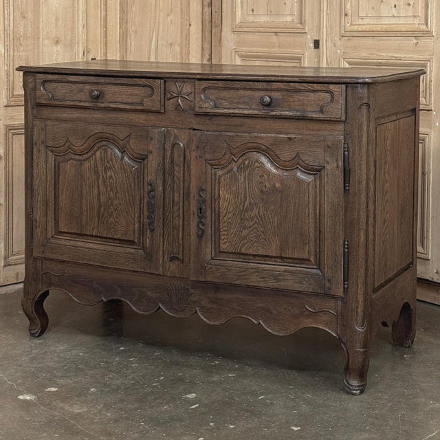Mid 18th Century 18th Century Country French Louis XV Oak Buffet ~ Sideboard For Sale - Image 5 of 18