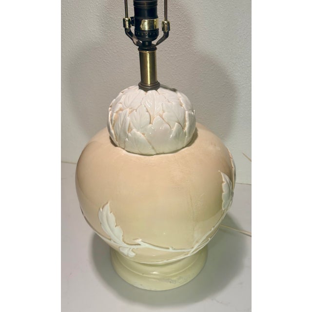 Mid-Twentieth Century Creme and White Ceramic Table Lamp For Sale - Image 11 of 12