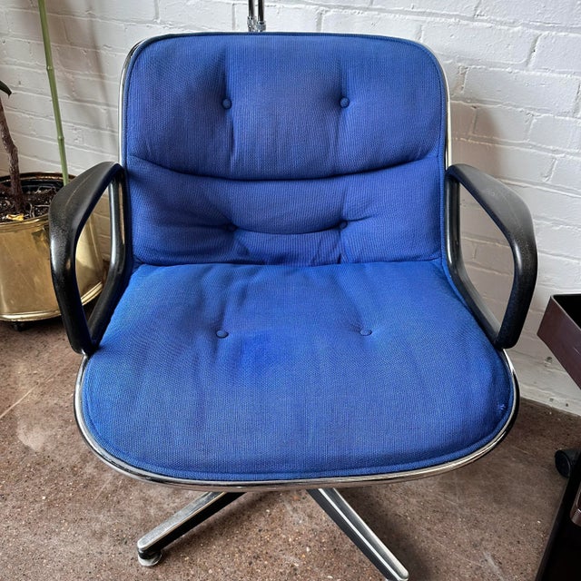 Charles Pollock for Knoll Blue Executive Swivel Chairs - a Pair For Sale - Image 11 of 13