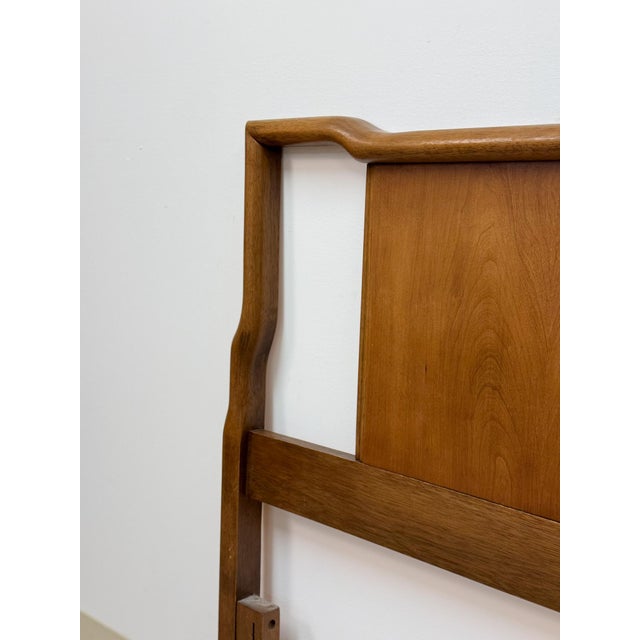 United Furniture MCM Solid Walnut Queen Headboard Vintage Solid Wood Piece For Sale - Image 10 of 12