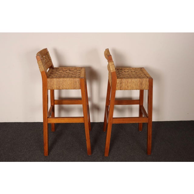 1950s Pair of Vintage Mexican Modern Pine and Woven Palm Bar Stools by Muebles Austin For Sale - Image 5 of 18