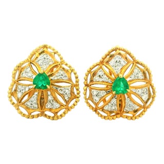 1980s Italian 18k Gold Emerald and Diamond Openwork Heart Earrings, Pair For Sale