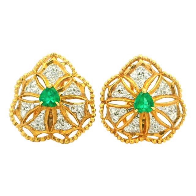1980s Italian 18k Gold Emerald and Diamond Openwork Heart Earrings, Pair For Sale