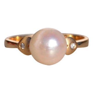 Rue Lepic: Pearl and Natural Diamond Ring in Yellow Gold For Sale
