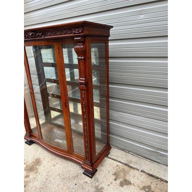 19th Century Antique American Renaissance Revival Style Solid Tiger Oak Mirrored Display Cabinet. 19th Century.with Key. For Sale - Image 5 of 11