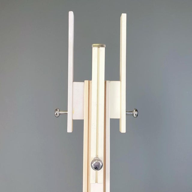 1960s Midc-Century Italian White Wood Metal Coat Stand attributed to Carlo De Carli for Fiam, 1960s For Sale - Image 5 of 15