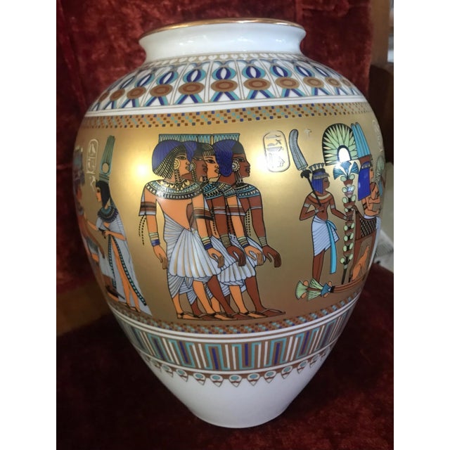 1970s The Ghent Collection, by Kaiser Porcelain, “Scenes From the Tomb of Tutankhamun” Vase. For Sale - Image 11 of 12