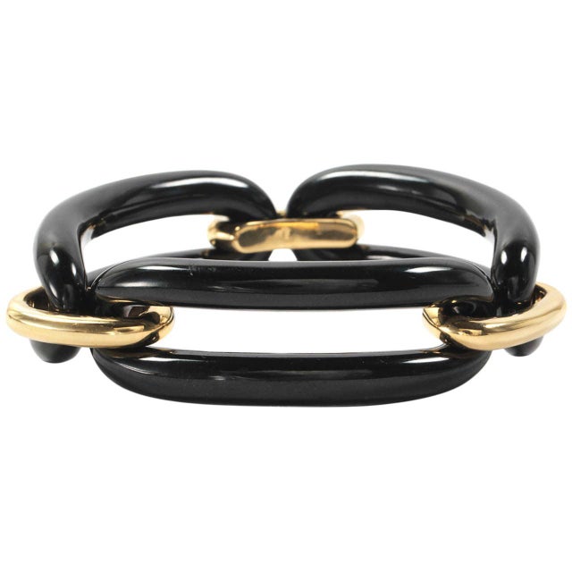 Christina Addison 18kt Elegant contemporary Yellow Gold and Oval Onyx Link Bracelet with Gold Closure. The collection is...