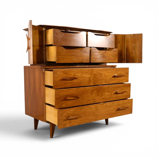 Young Manufacturing Sculptural Vintage Mid Century Modern Highboy Dresser C. 1960s, Attributed For Sale - Image 11 of 17