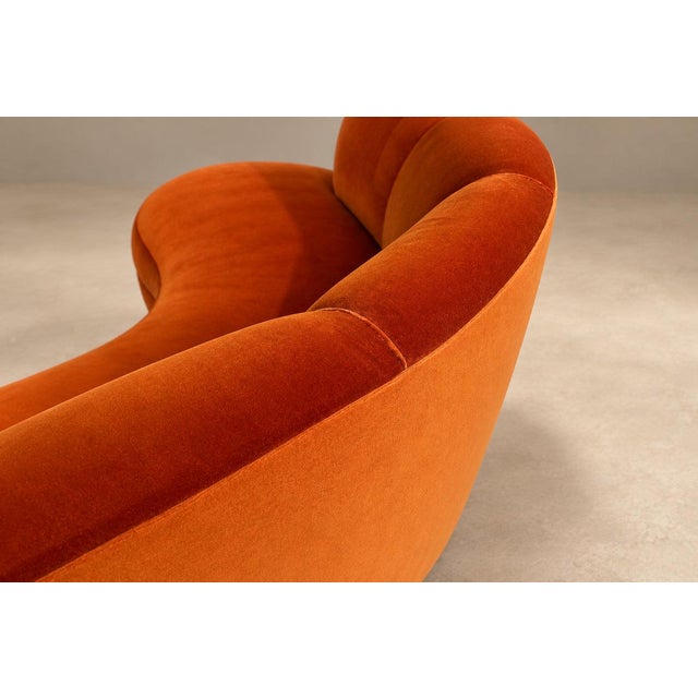 Mid-Century Modern Brazilian Modern Sculptural Curved Sofa in Burnt Sienna Mohair Velvet, Brazil, 1950s For Sale - Image 3 of 18