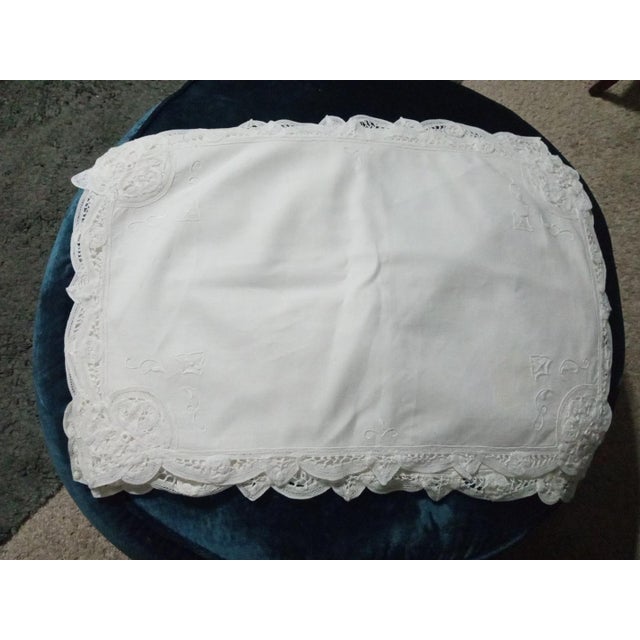 American 1980s Exquisite Hand Crochette White 6pcs Placemats For Sale - Image 3 of 5