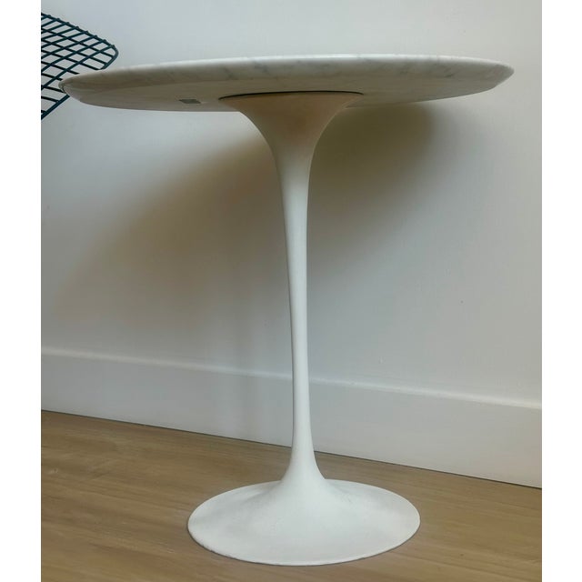 Knoll Vintage Eero Saarinen White Carrara Marble Tulip Side Table Knoll Mid Century Modern For Sale - Image 4 of 6