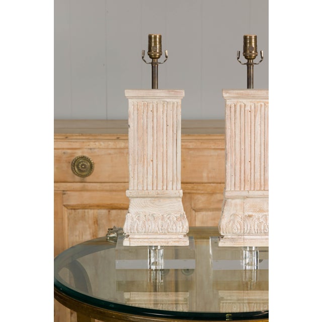 Wood Mid 20th Century Mid Century Modern Italian Carved Pine Pilaster Table Lamps on Lucite Bases - a Pair For Sale - Image 7 of 12