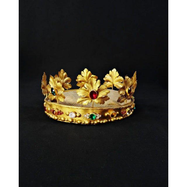 Large Crown of the Virgin in Gilded Brass and Colored Glass Cabochon, 19th Century For Sale - Image 15 of 17