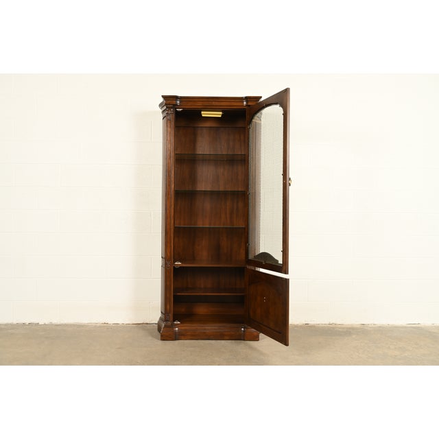 1960s Davis Cabinet Co. French Regency Louis XVI Carved Cherry Wood Lighted Bookcase or Display Cabinet, Circa 1960s For Sale - Image 5 of 17