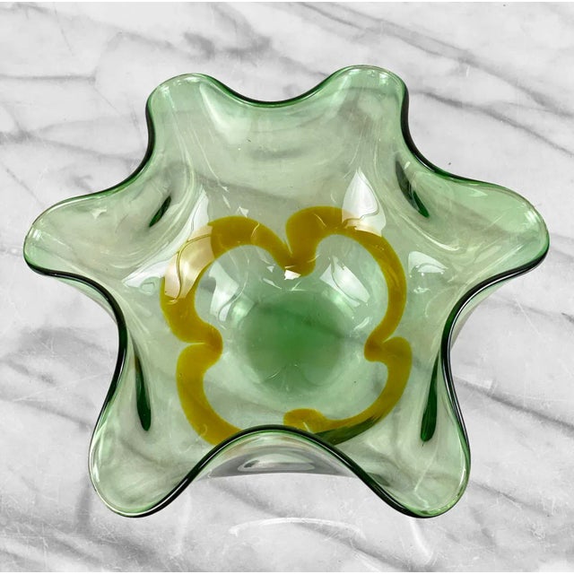 Mid-Century Modern Vintage Art Glass Hand Blown Green Butterscotch Ruffled Bowl For Sale - Image 3 of 7