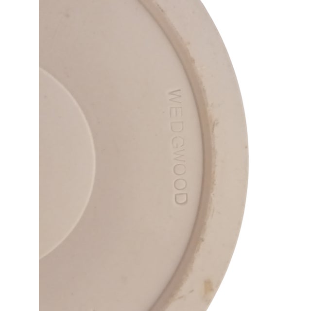 1960s Pristine Vintage Wedgewood Cobalt Blue Jasperware Trumpet Frog Vase Circa 1969 For Sale - Image 5 of 13