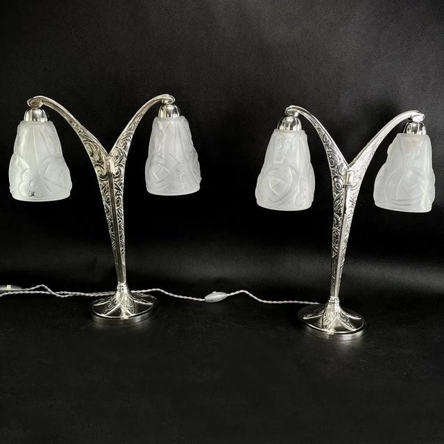 These heavy table lights impress with their simple and factual shape of Art Deco. The lamps are signed and give a very...