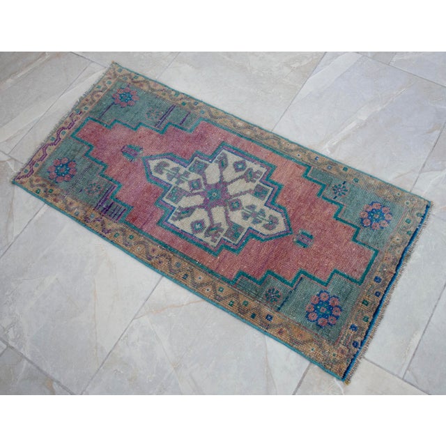 1970s Low Pile Hand Knotted Turkish Rug Faded Mat Kitchen Bathroom Decor Doormart- 19'' X 40'' For Sale - Image 13 of 13