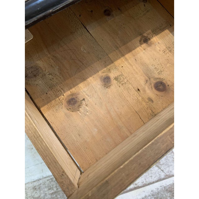 Swedish Bedside Cabinets in Painted Wood, 1900s, Set of 2 For Sale - Image 4 of 12