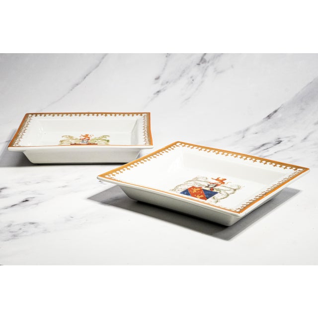 Traditional Stately Pair Vintage Porcelain Armorial Catchall Trays Heraldic Coat of Arms Dish Gold Gilt English Country Home Decor For Sale - Image 3 of 16