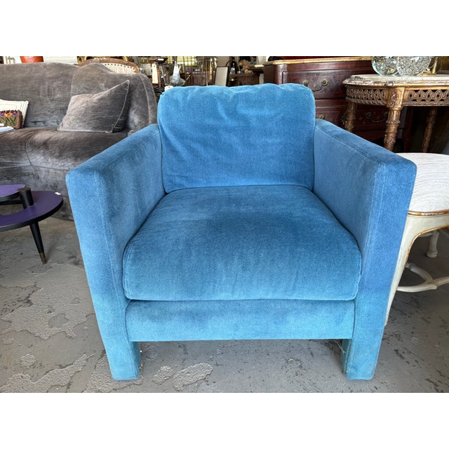 Pair Of Mid-Century Parsons Chairs. Offered is a comfortable pair of Hollywood Regency or Mid-Century Modern Milo Baughman...