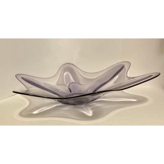 Mid-Century Modern Rare 1961/62 Viking Glass Epic Number 1411. 21.50 “ Inch Low Bowl in Lilac (Teaberry) Lotus Petal For Sale - Image 3 of 10