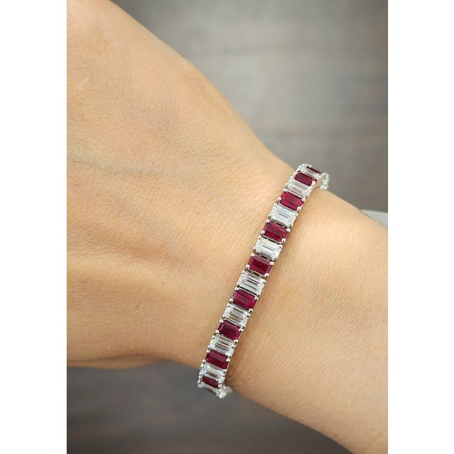 Modern 17.29 Ct Gia Certified Ruby & Emerald Cut Diamond Bracelet For Sale - Image 3 of 9