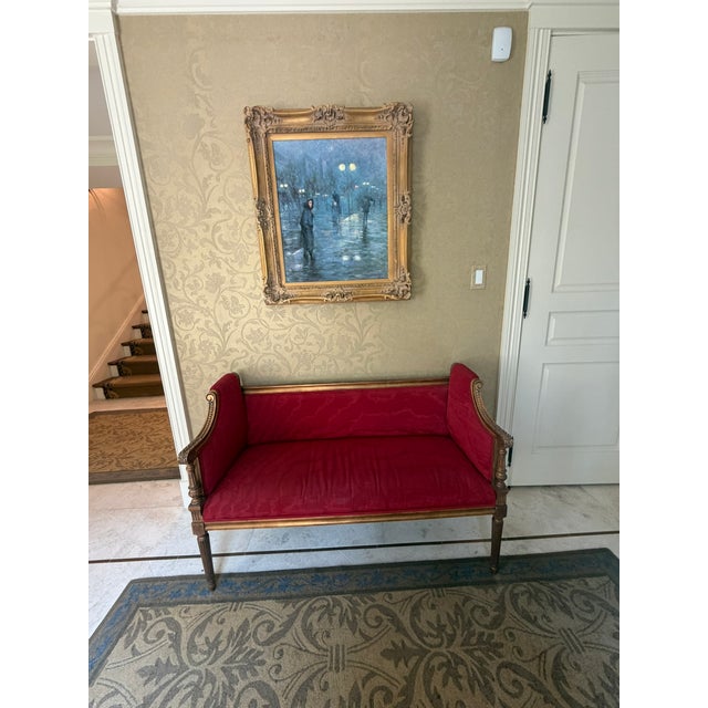 1990s Lewis Mittman Carved Settee – Red Upholstery & Gilt Accents – Classic Regency Elegance For Sale - Image 5 of 9