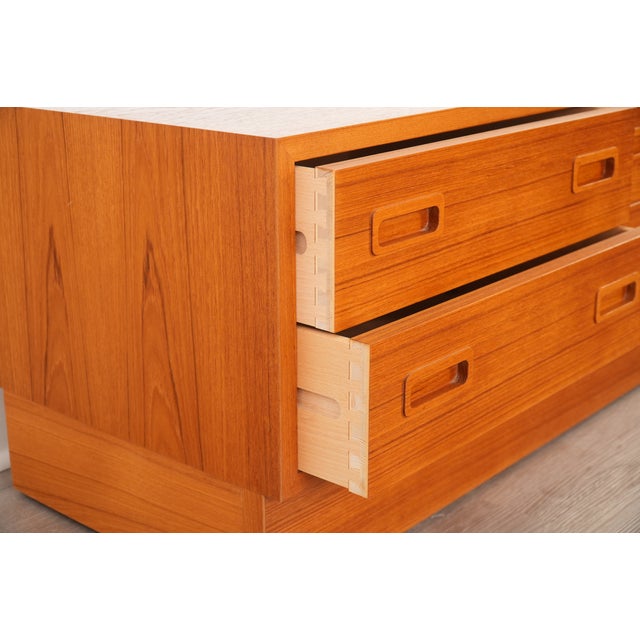 Hundevad Møbelfabrik Danish Teak 4-Drawer Cabinet by Hundevad For Sale - Image 4 of 8