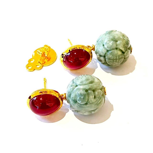 Baroque Bochic "Orient" Red Ruby & Carved Vintage Mint Jade Earrings 18K Gold & Silver For Sale - Image 3 of 18